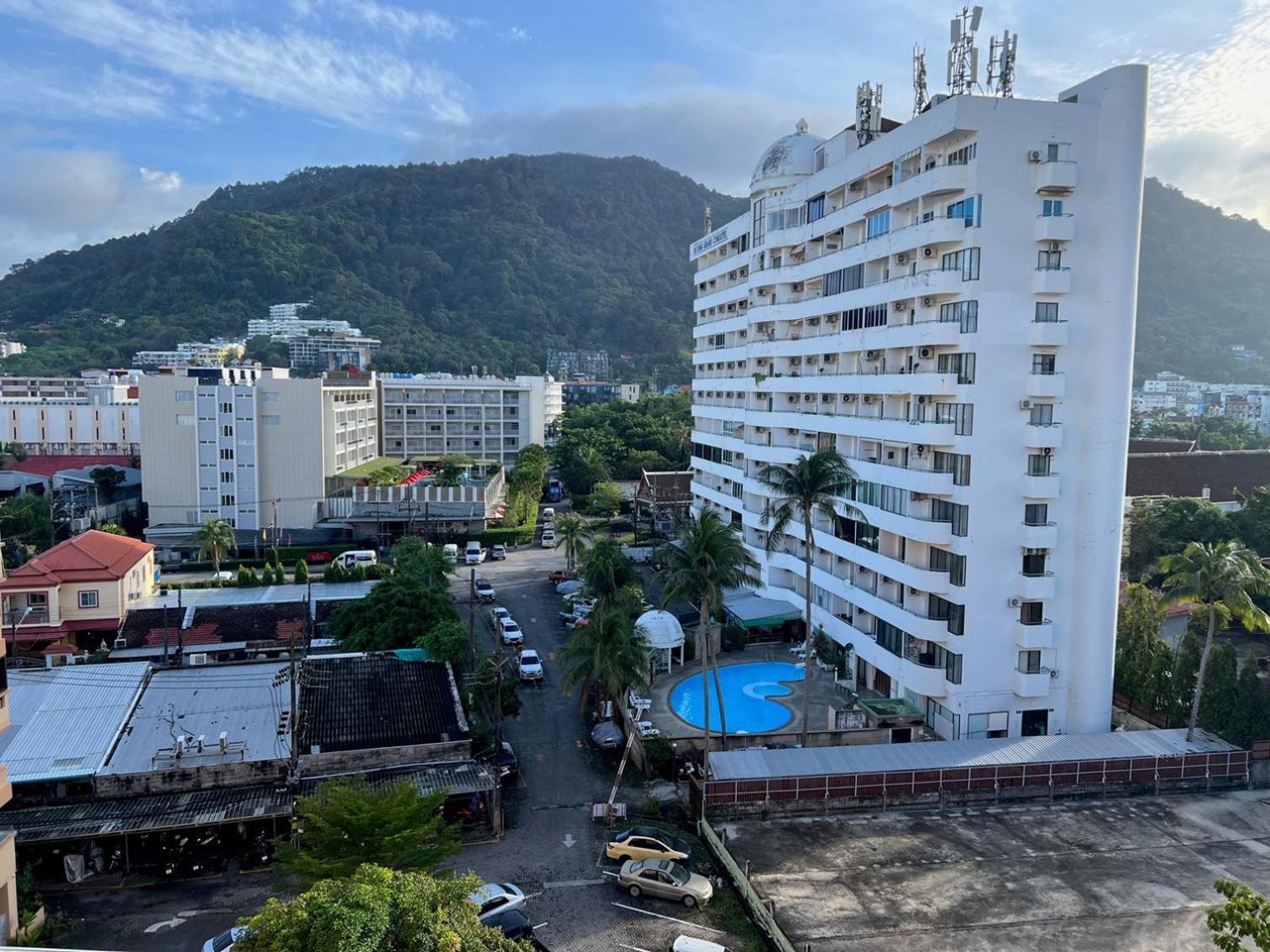 Private Modern Apartments By Patong Vacation Rentals Located In The Heart Of Patong, Walking Distance To The Beach, Kitchen, Private Bathroom, Seating Area, 65" Smart Tv With Free Wifi Eksteriør bilde